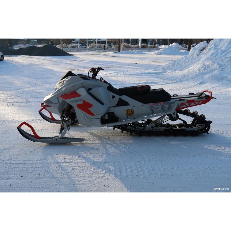 Freeride Moottorikelkka